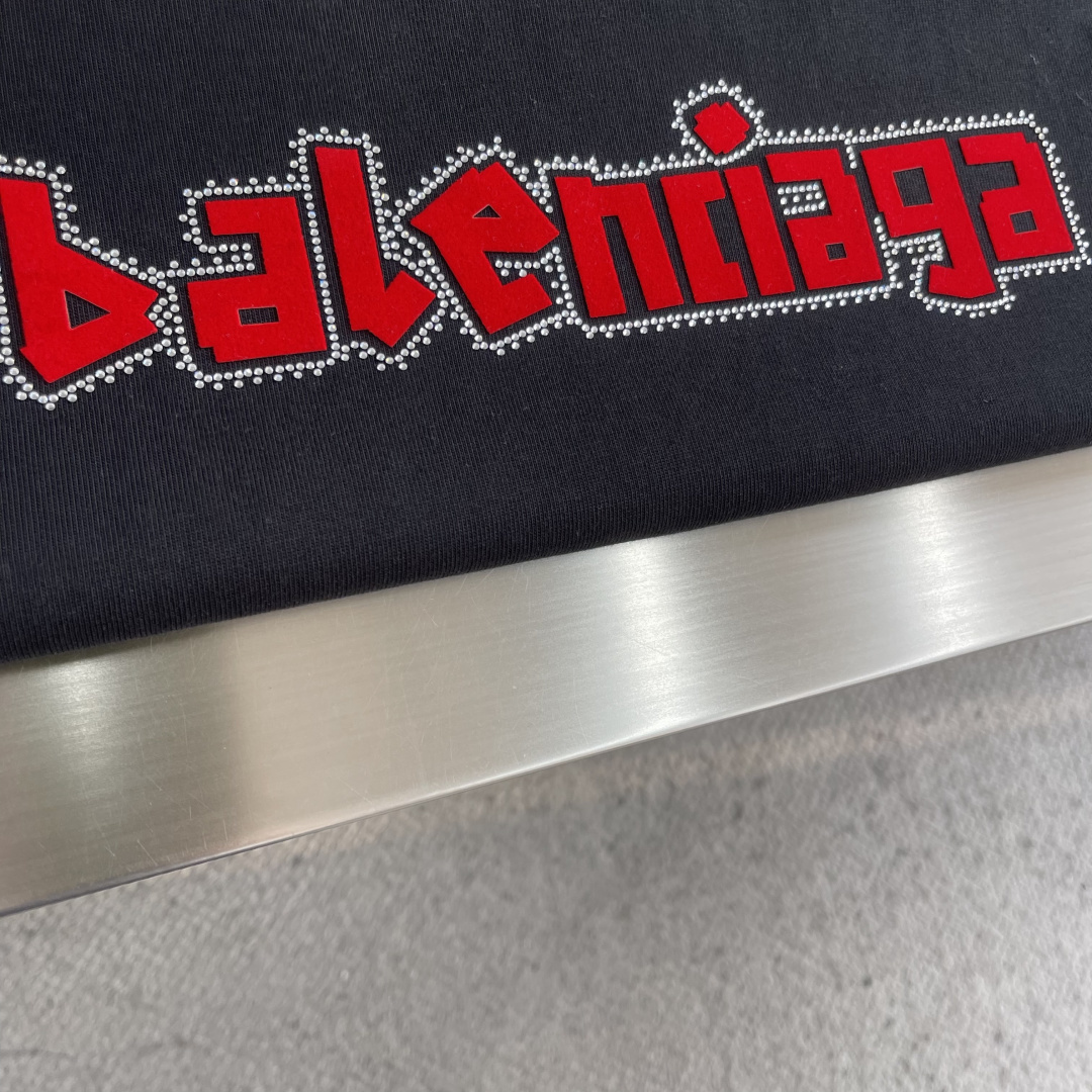 Balenciag 2025秋冬新款 320克洗水磨破圆领短袖tee 实物很棒男女同款 宽松版 尺码：X