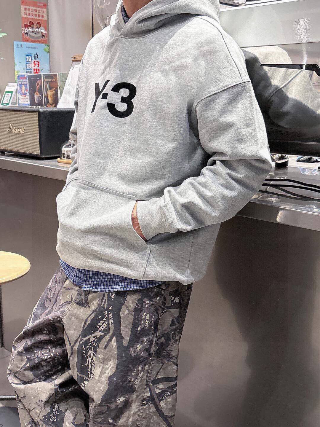 Y-3，新款连帽卫衣，面料采用顶级原版精梳棉面料，前后大面积logo植绒工艺，顶级的做工，高端品质，尺码