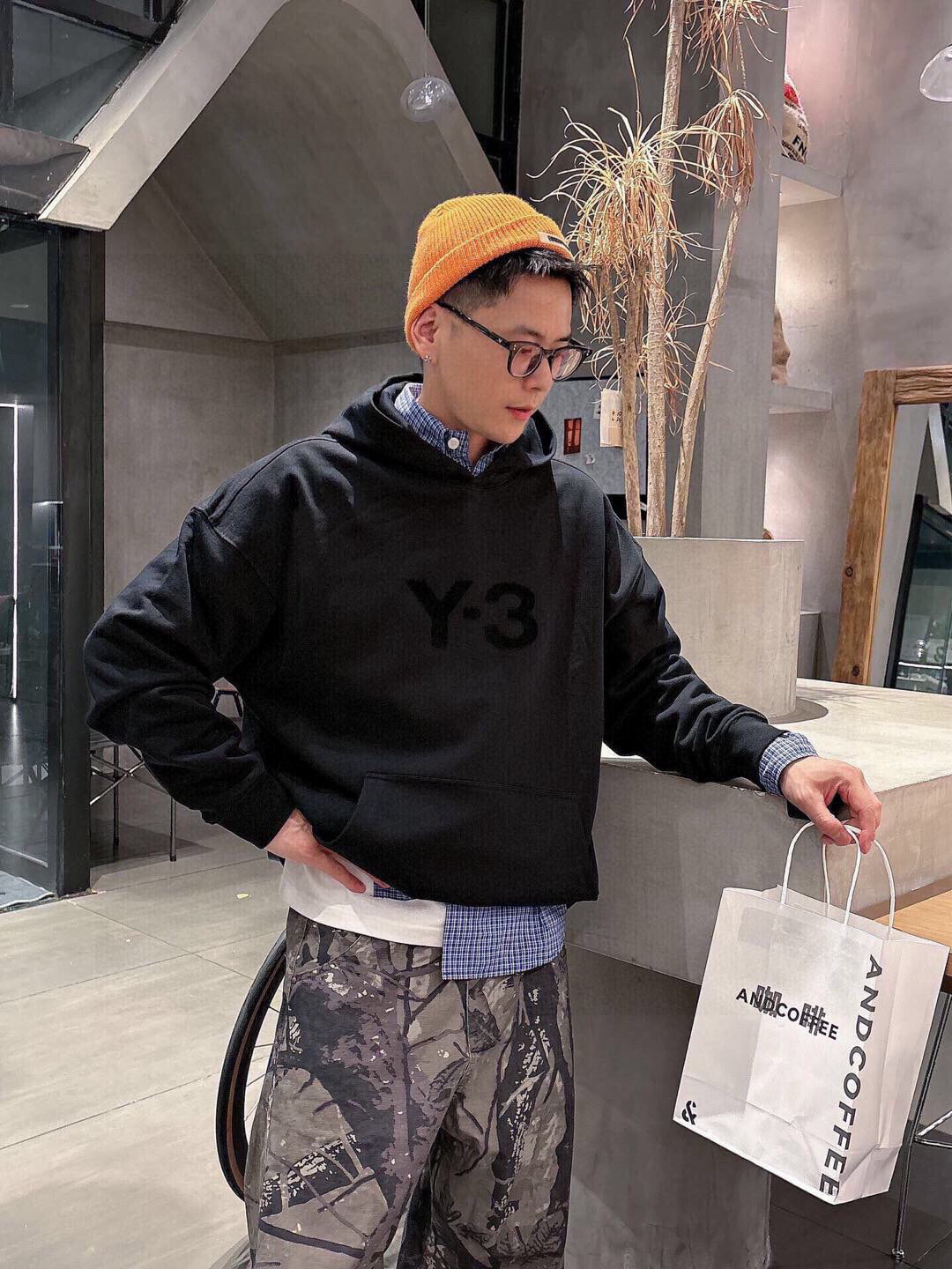 Y-3，新款连帽卫衣，面料采用顶级原版精梳棉面料，前后大面积logo植绒工艺，顶级的做工，高端品质，尺码