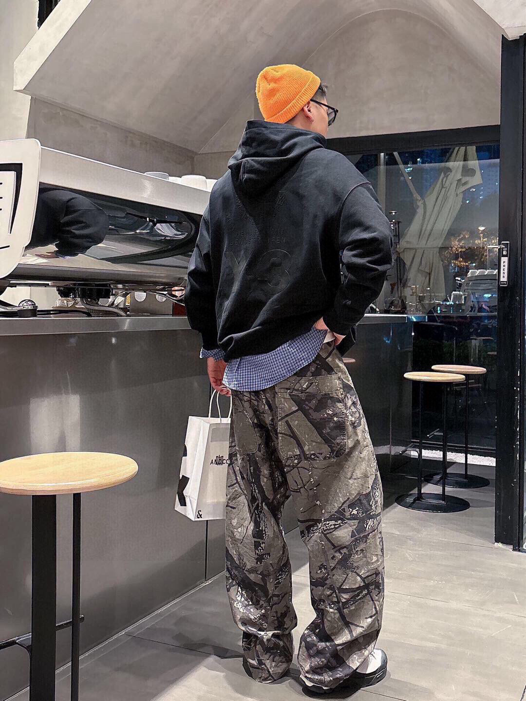 Y-3，新款连帽卫衣，面料采用顶级原版精梳棉面料，前后大面积logo植绒工艺，顶级的做工，高端品质，尺码