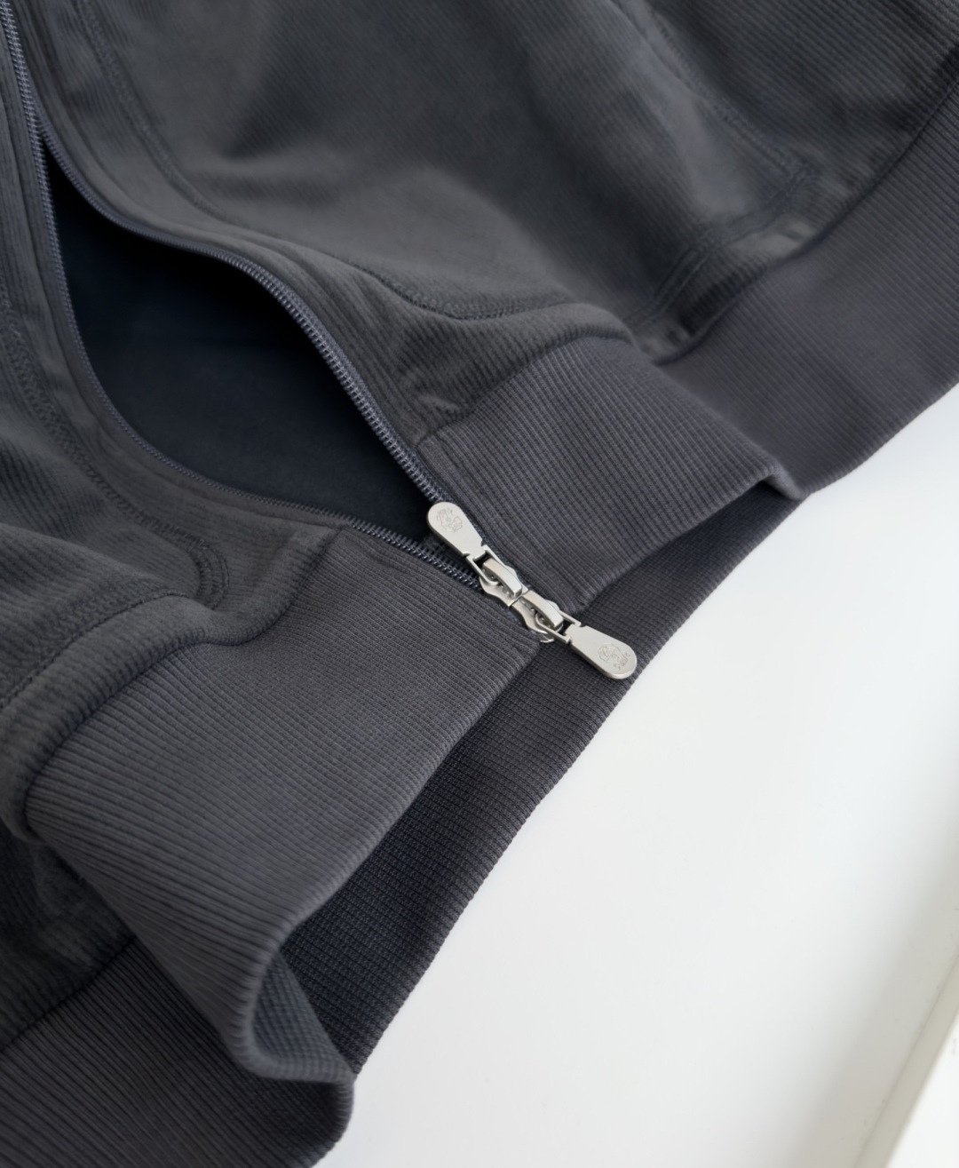 Bru**llo Cuci**lli 老钱新贵推荐！客供订织坑条男士连帽休闲卫衣外套 他家设计师钟爱的竖