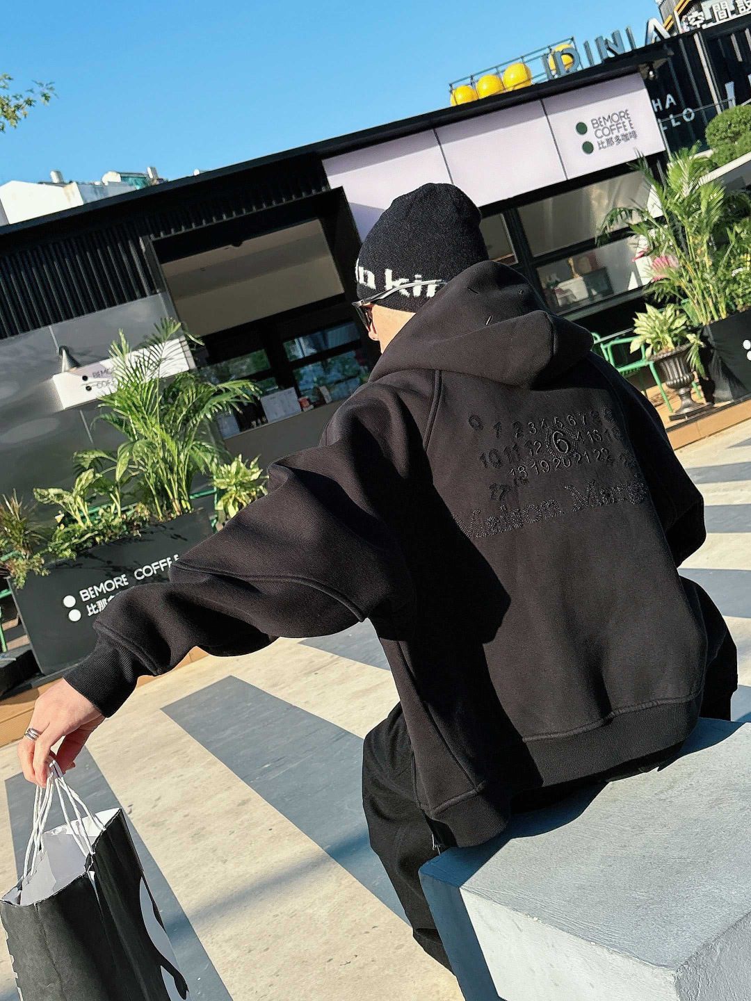 25新款加绒卫衣外套颜色：黑，灰尺码：M-3XL