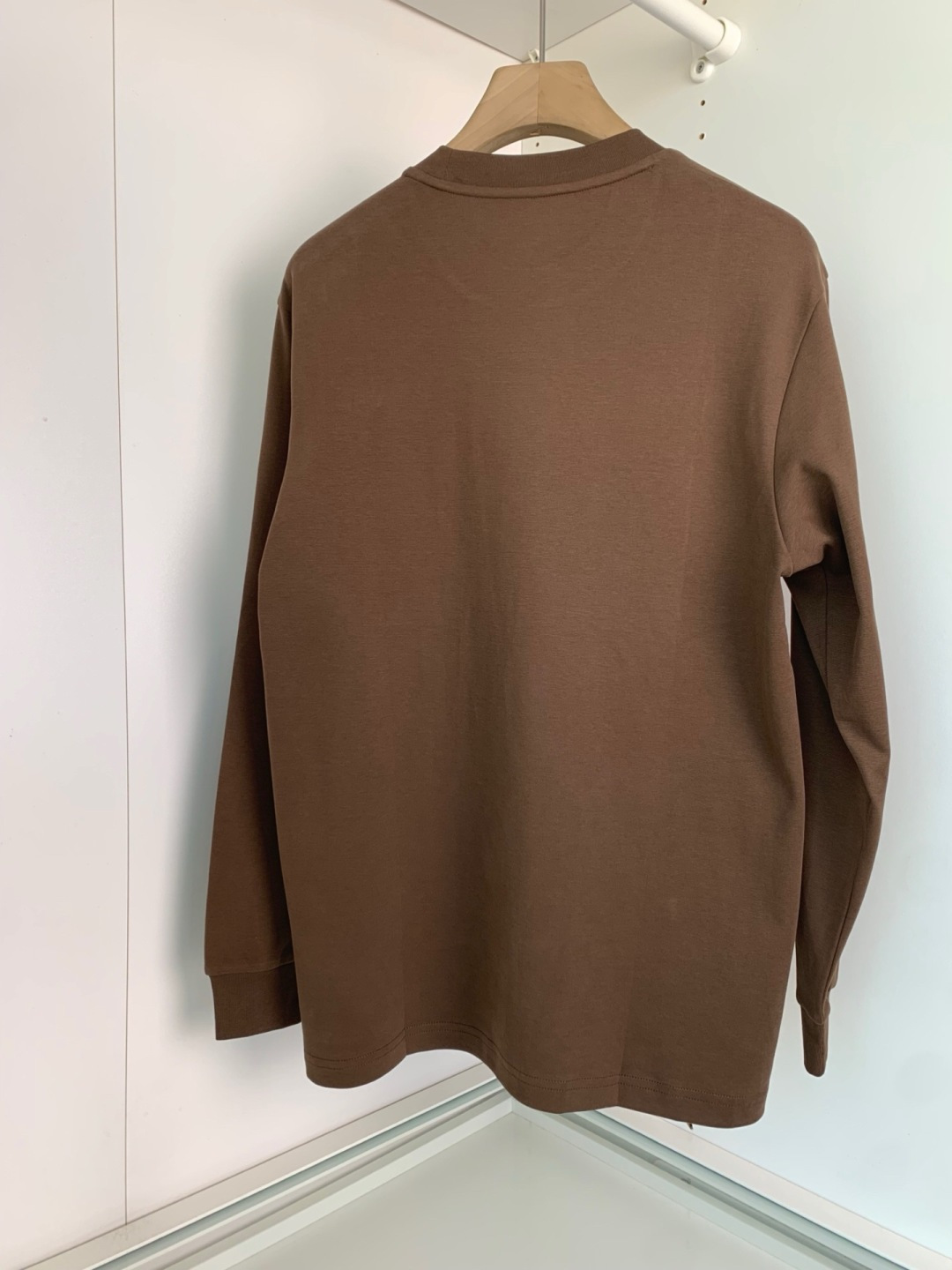 B家2025早秋新款高端长袖T恤。定制天丝柔棉面料 柔软细腻舒适透气 胸口品牌logo皮标压印 时尚潮流