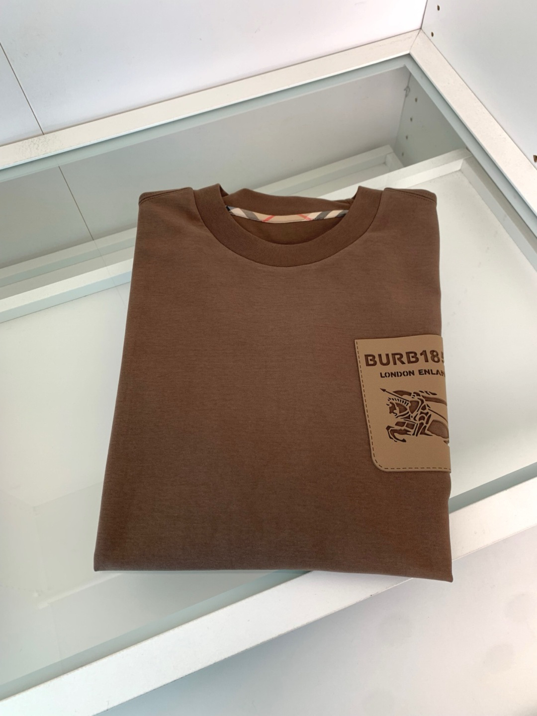 B家2025早秋新款高端长袖T恤。定制天丝柔棉面料 柔软细腻舒适透气 胸口品牌logo皮标压印 时尚潮流