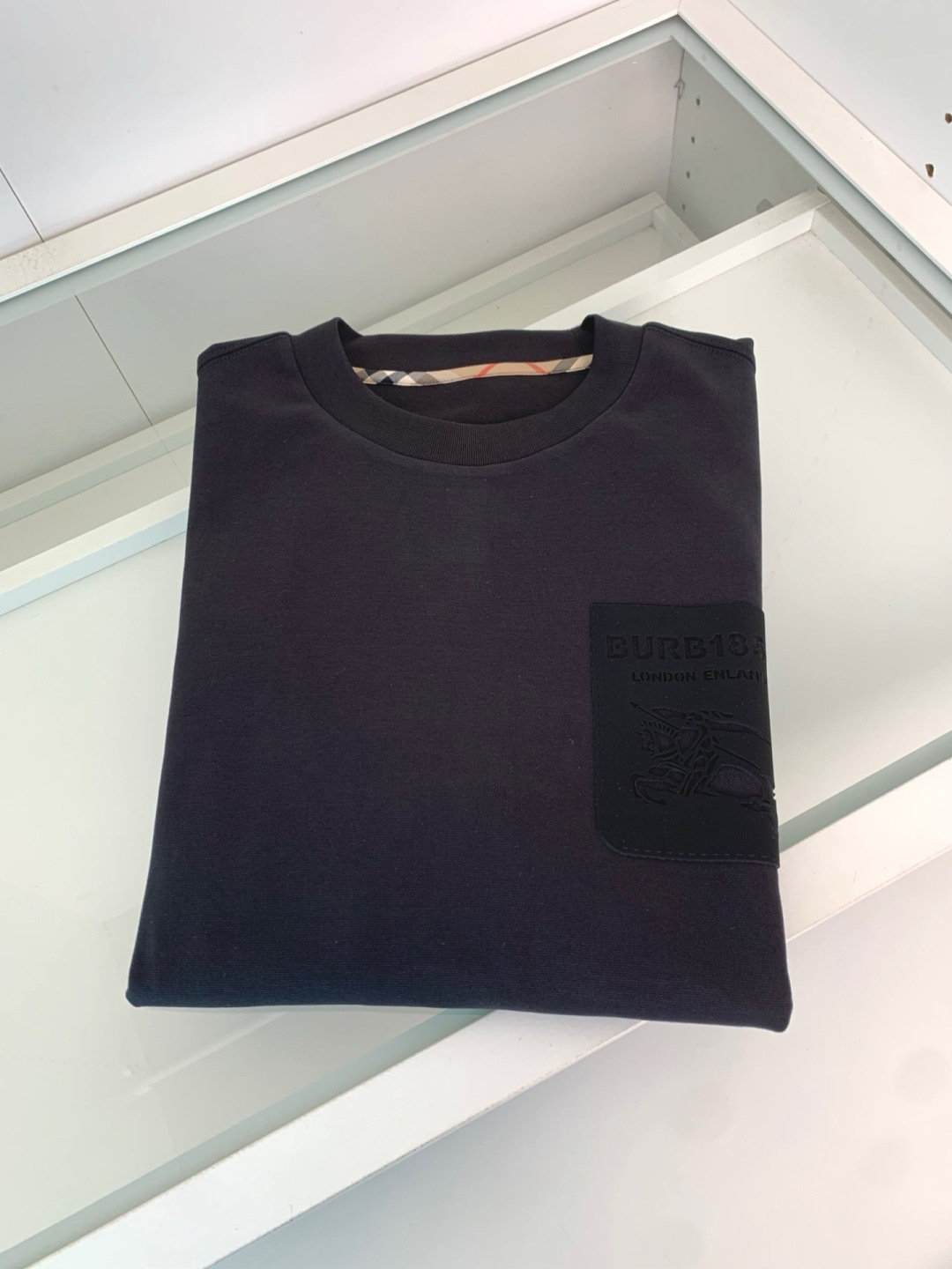 B家2025早秋新款高端长袖T恤。定制天丝柔棉面料 柔软细腻舒适透气 胸口品牌logo皮标压印 时尚潮流