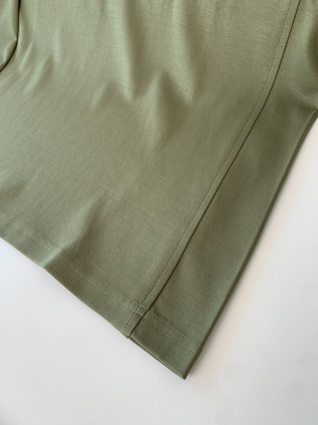 打底系列季度：2025秋冬颜色：黑色 白色 金铜色 石墨灰 藏青色 军绿色尺码: m-5xL版型：长袖打