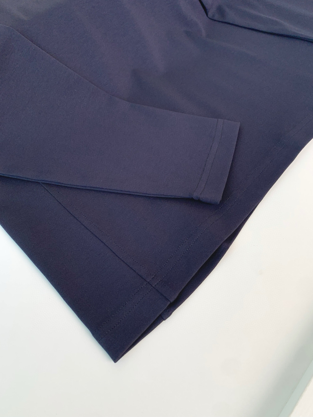 打底系列季度：2025秋冬颜色：黑色 白色 金铜色 石墨灰 藏青色 军绿色尺码: m-5xL版型：长袖打