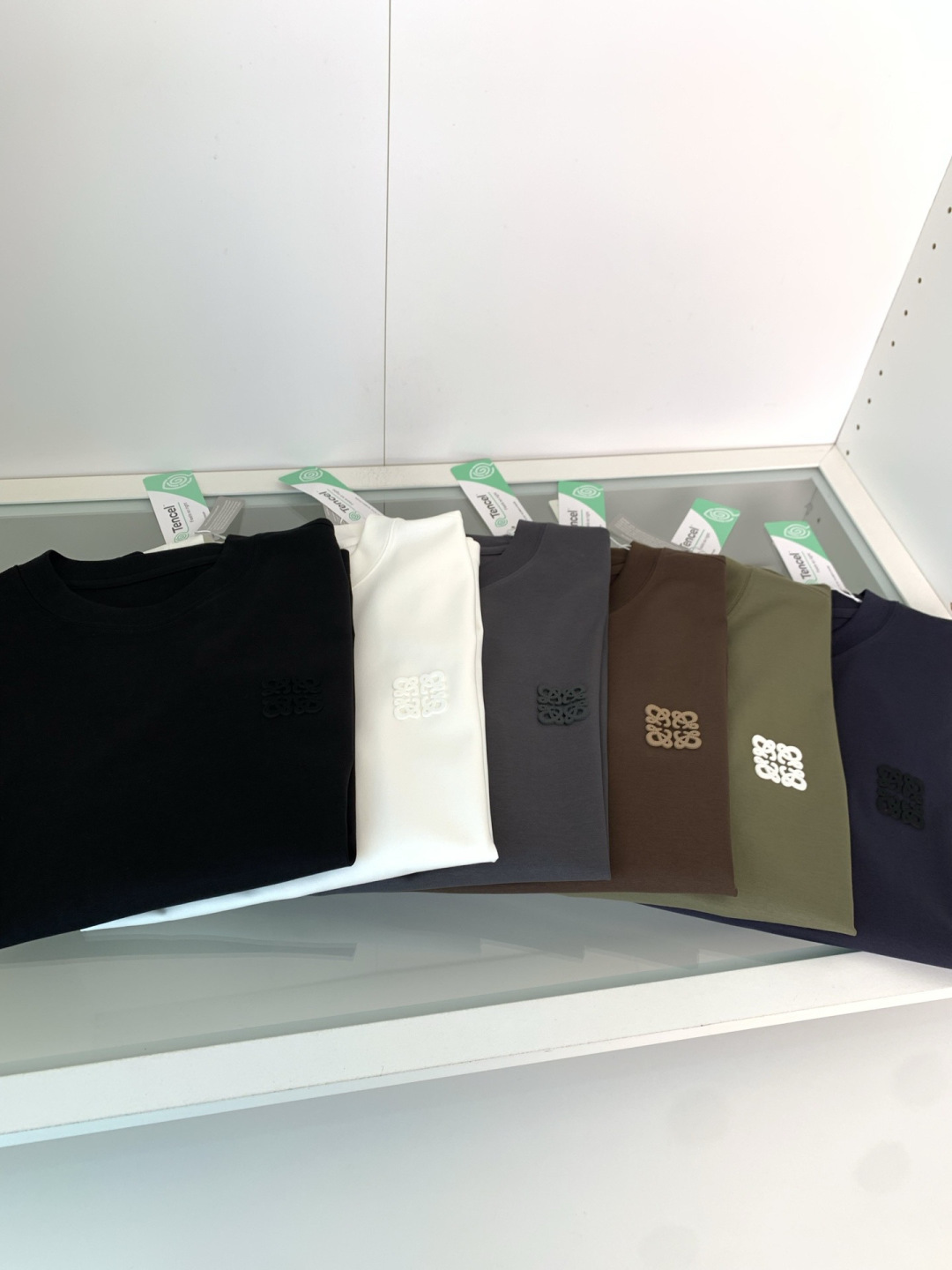 打底系列季度：2025秋冬颜色：黑色 白色 金铜色 石墨灰 藏青色 军绿色尺码: m-5xL版型：长袖打