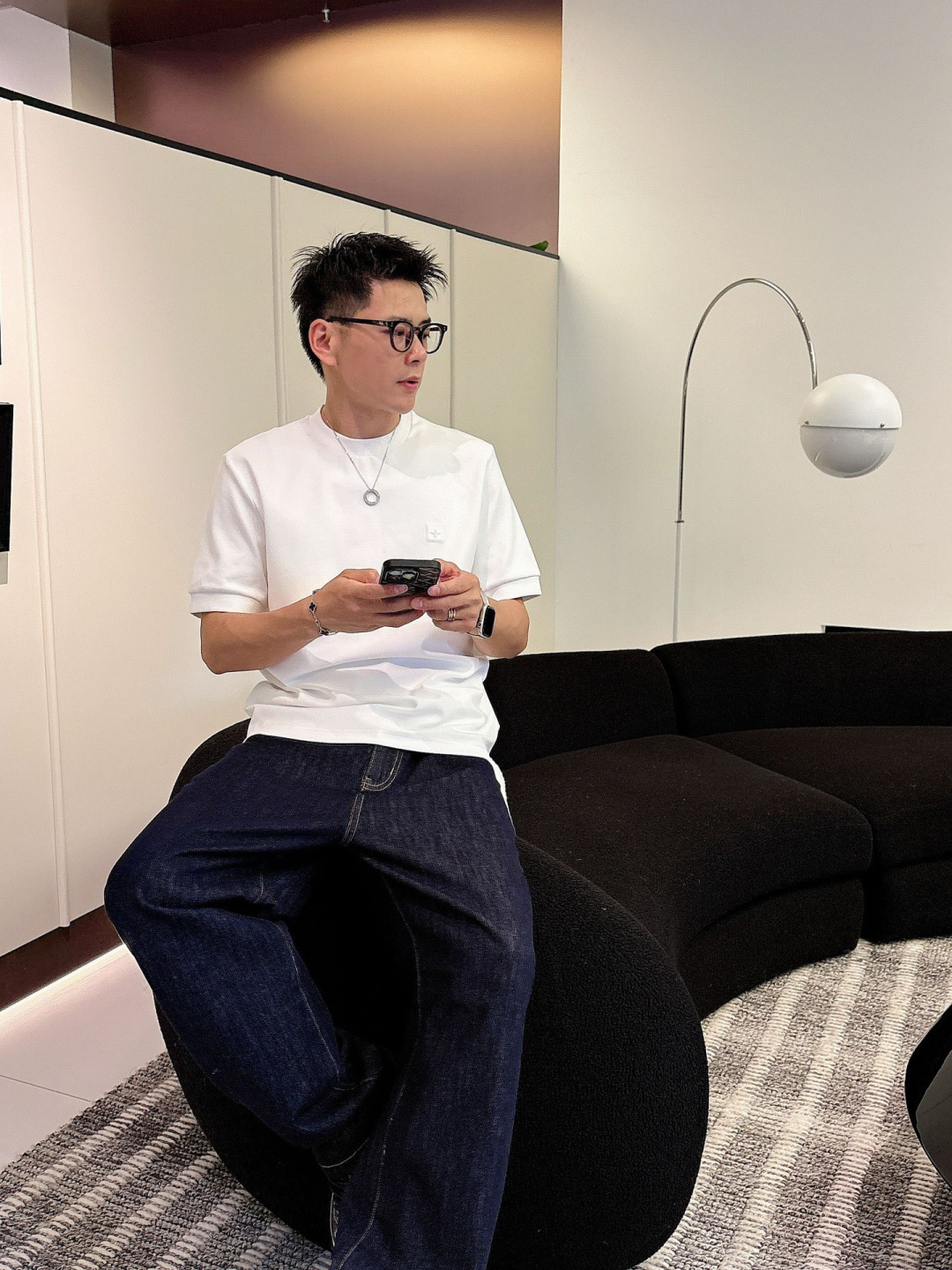 1.颜色：黑色 白色 铁灰2.常规短袖T M-5XL3.抗菌保暖棉。面料布面细腻，延展性强，光泽度好，手