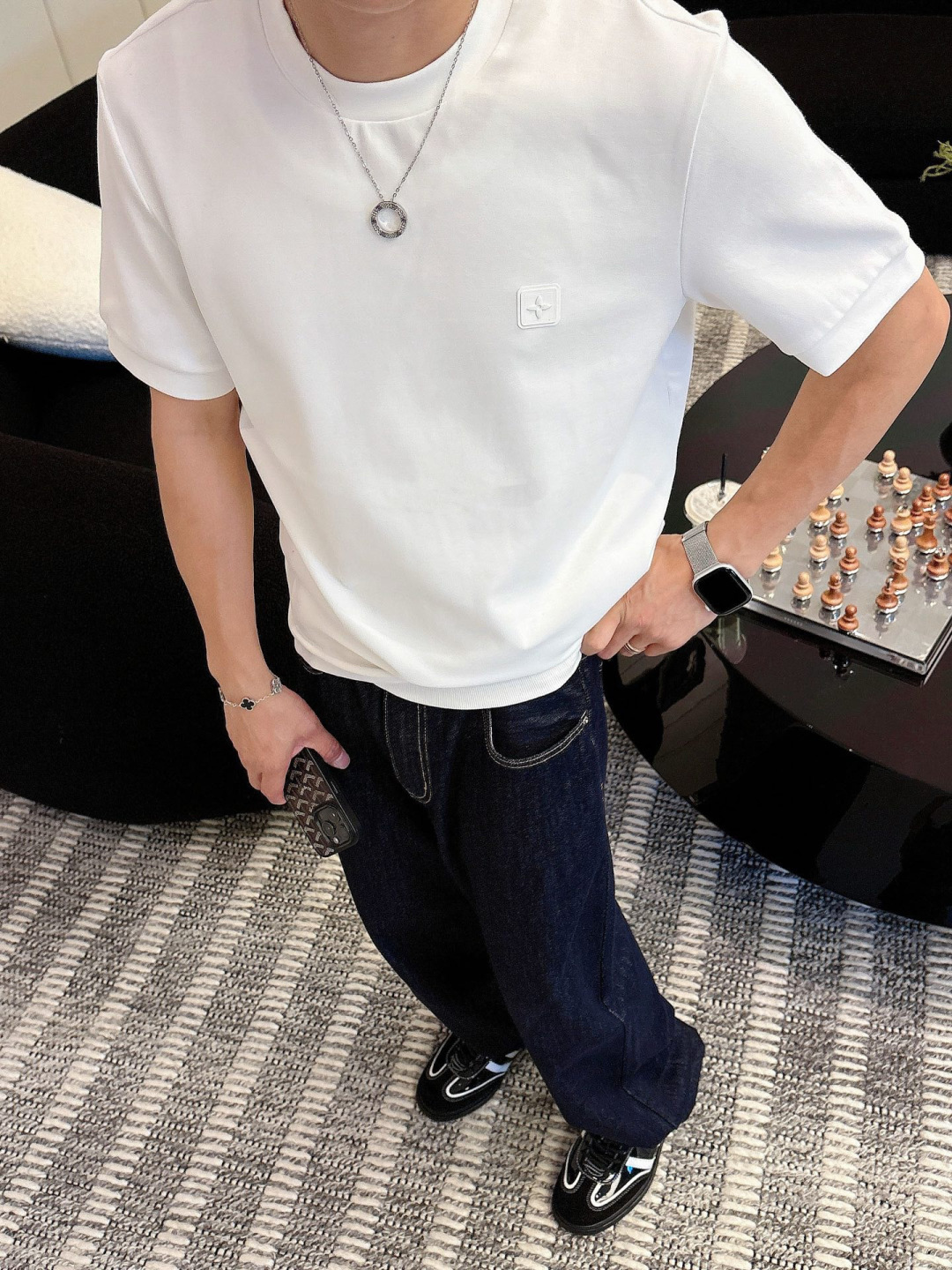 1.颜色：黑色 白色 铁灰2.常规短袖T M-5XL3.抗菌保暖棉。面料布面细腻，延展性强，光泽度好，手