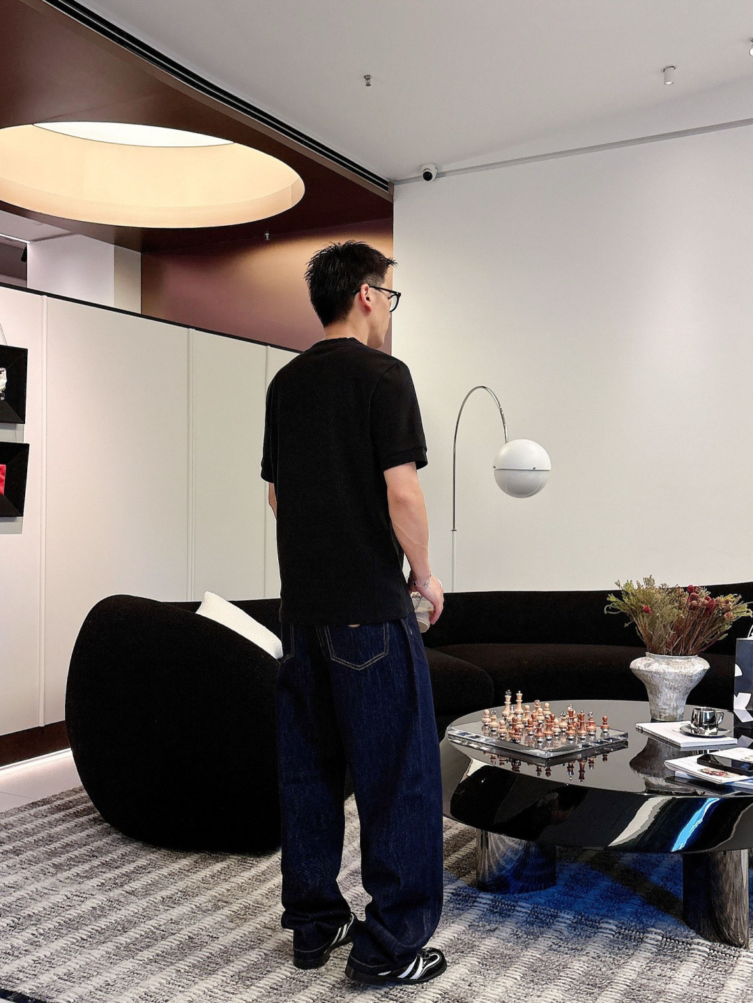 1.颜色：黑色 白色 铁灰2.常规短袖T M-5XL3.抗菌保暖棉。面料布面细腻，延展性强，光泽度好，手