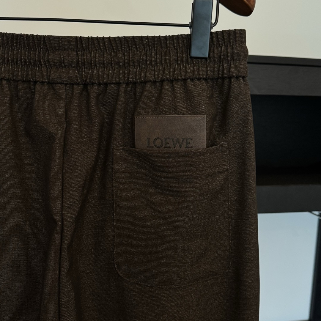 LOEWE🌟2026年春季新款休闲长裤🆕采用优质棉质材，搭上身足够吸睛且回头率爆棚！男女同款！码数：M-