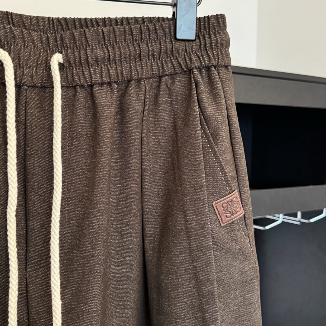 LOEWE🌟2026年春季新款休闲长裤🆕采用优质棉质材，搭上身足够吸睛且回头率爆棚！男女同款！码数：M-