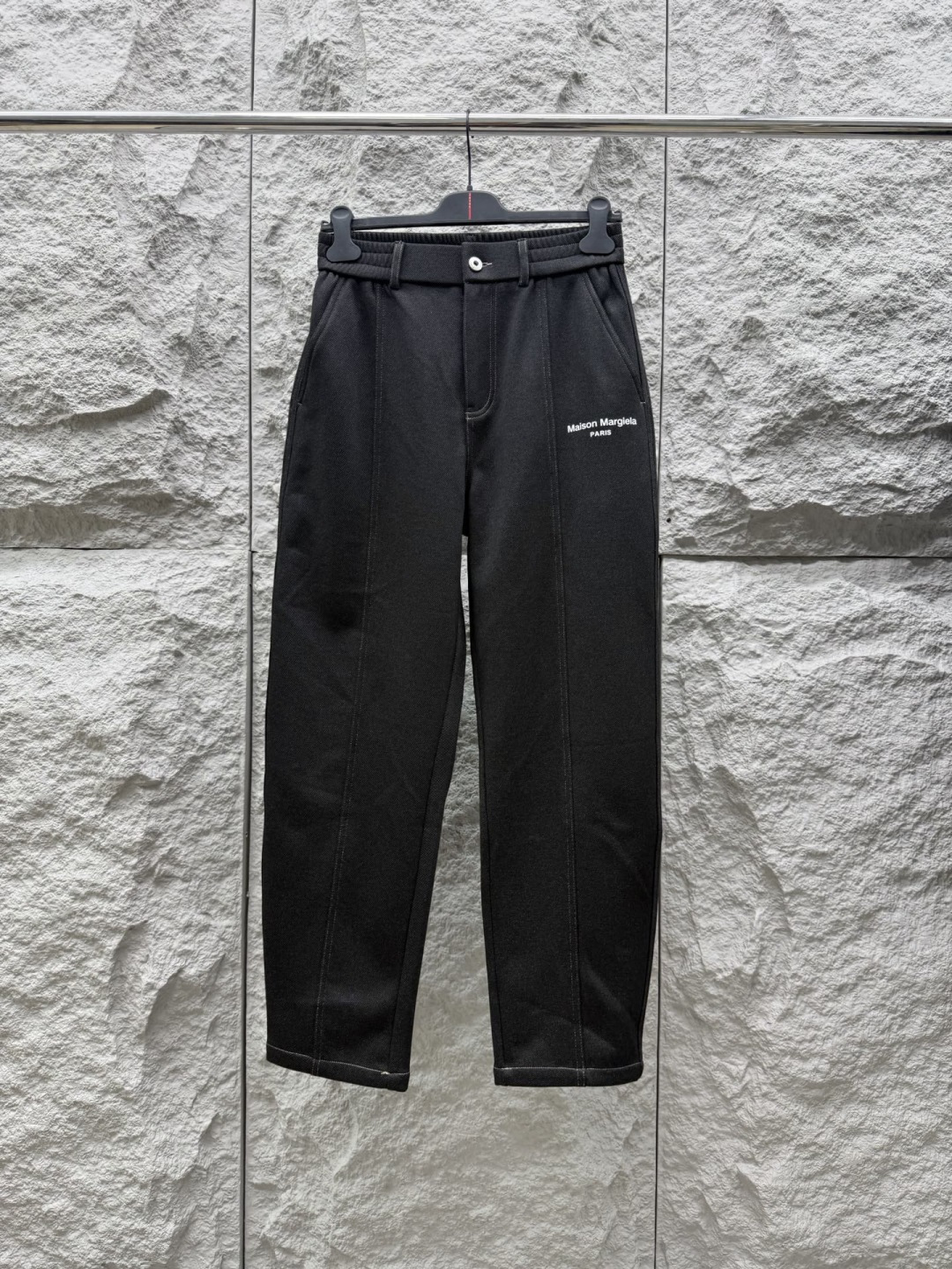 马吉拉🔥🔥春夏新款天丝混纺垂感休闲裤，高端男士必备超柔超弹直筒裤。特供顶级渠道分享，辨识度超高。用面料征