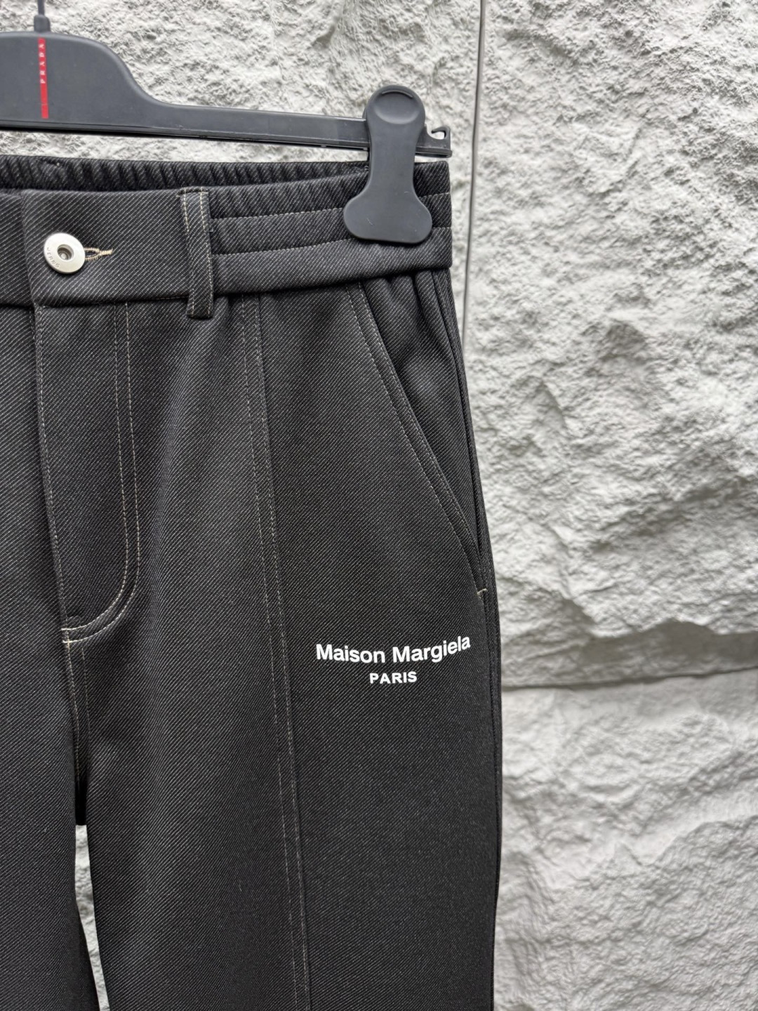 马吉拉🔥🔥春夏新款天丝混纺垂感休闲裤，高端男士必备超柔超弹直筒裤。特供顶级渠道分享，辨识度超高。用面料征