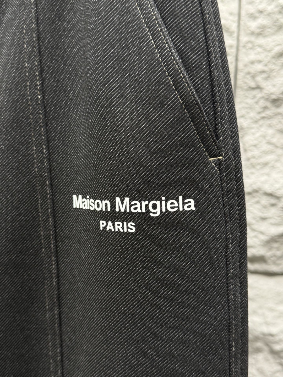 马吉拉🔥🔥春夏新款天丝混纺垂感休闲裤，高端男士必备超柔超弹直筒裤。特供顶级渠道分享，辨识度超高。用面料征