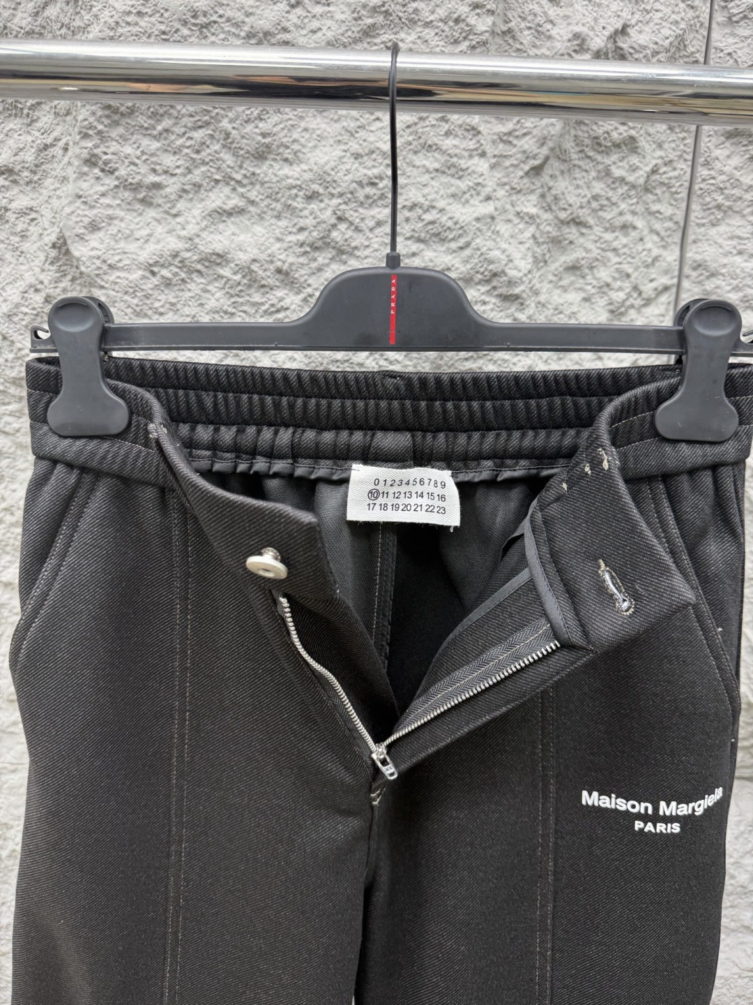 马吉拉🔥🔥春夏新款天丝混纺垂感休闲裤，高端男士必备超柔超弹直筒裤。特供顶级渠道分享，辨识度超高。用面料征