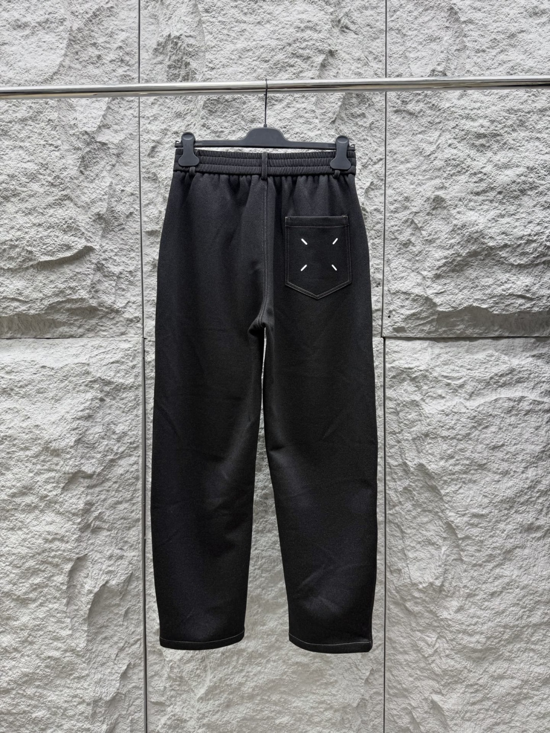 马吉拉🔥🔥春夏新款天丝混纺垂感休闲裤，高端男士必备超柔超弹直筒裤。特供顶级渠道分享，辨识度超高。用面料征