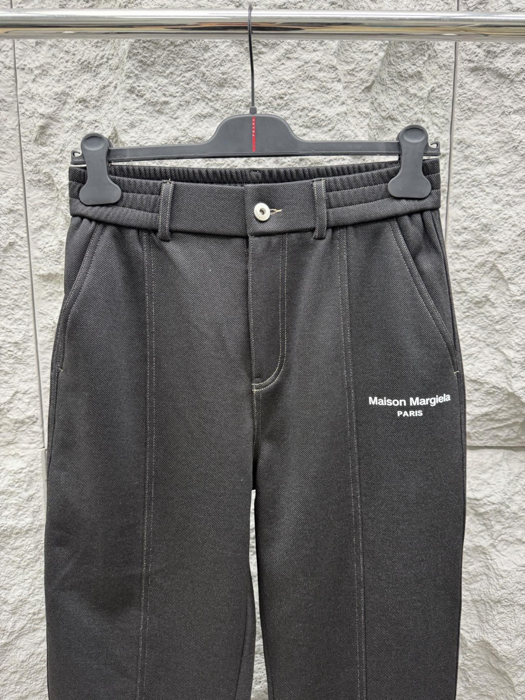 马吉拉🔥🔥春夏新款天丝混纺垂感休闲裤，高端男士必备超柔超弹直筒裤。特供顶级渠道分享，辨识度超高。用面料征