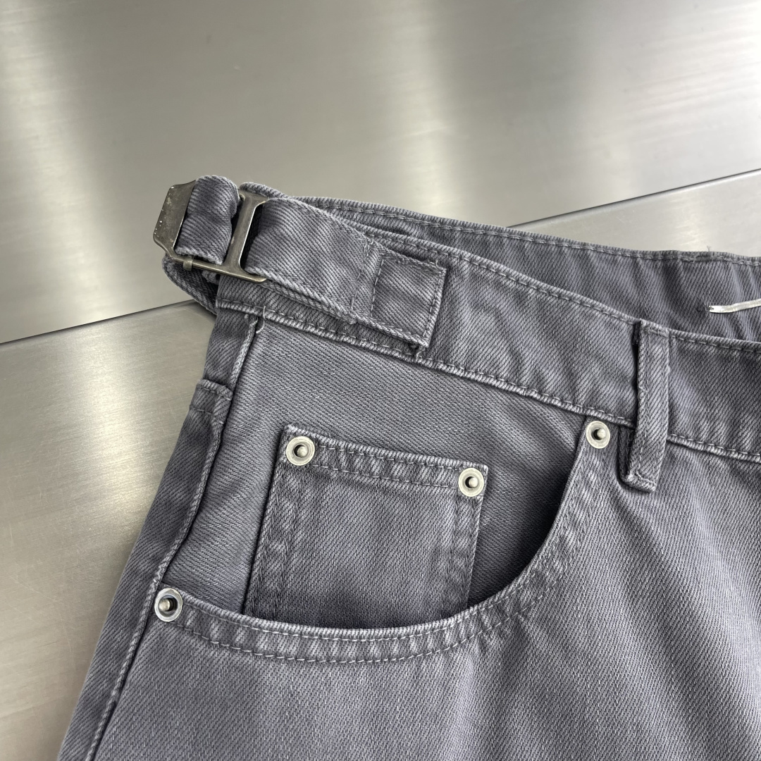 SLoro Piana 牛仔长裤 码数：M-3XL 休闲直筒裤 面料:天然有机棉织造而成的粗斜纹风格的丹