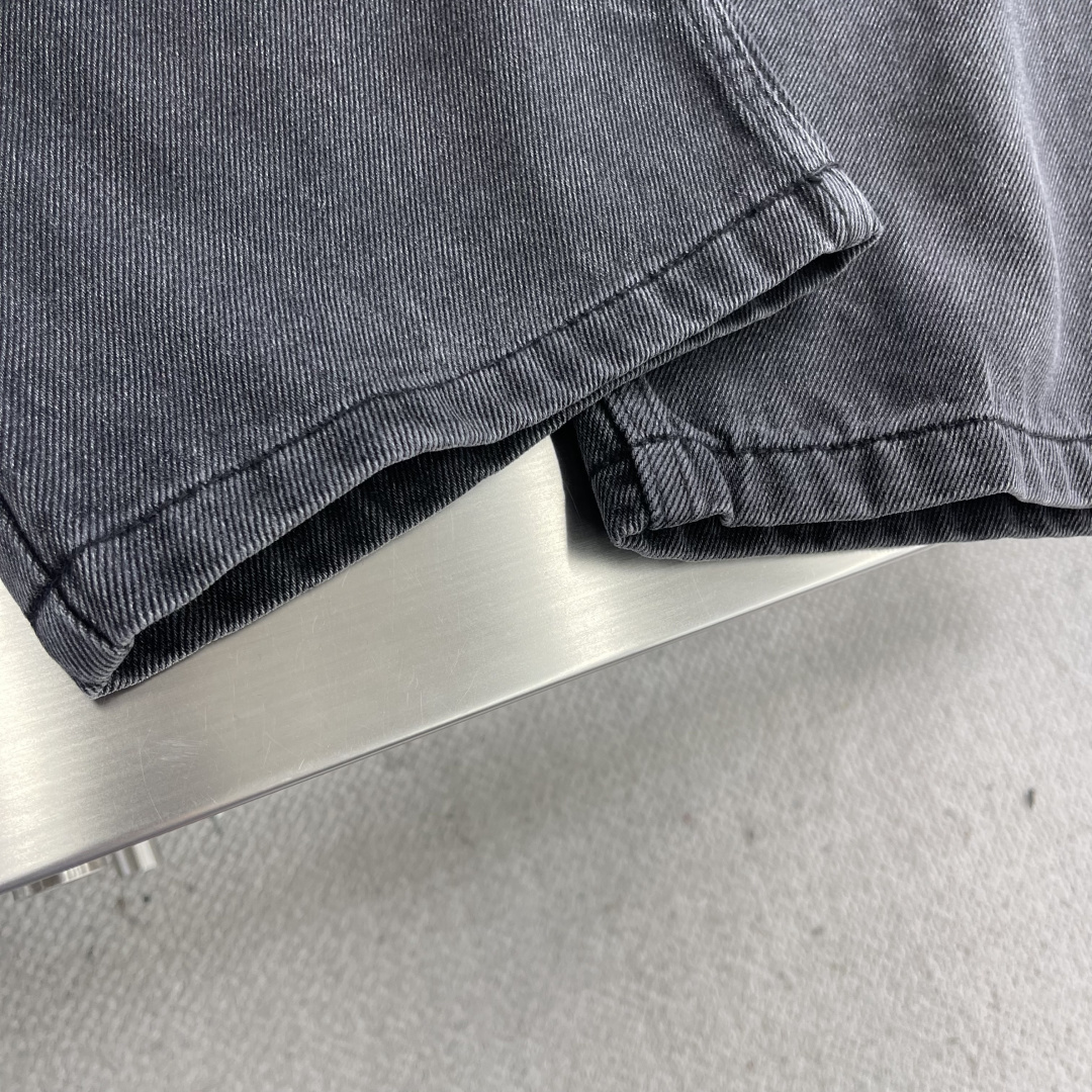 SLoro Piana 牛仔长裤 码数：M-3XL 休闲直筒裤 面料:天然有机棉织造而成的粗斜纹风格的丹