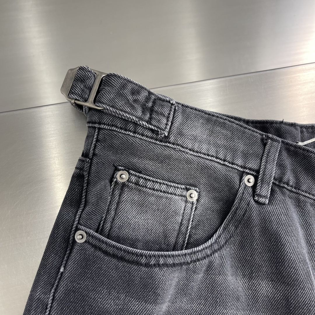 SLoro Piana 牛仔长裤 码数：M-3XL 休闲直筒裤 面料:天然有机棉织造而成的粗斜纹风格的丹