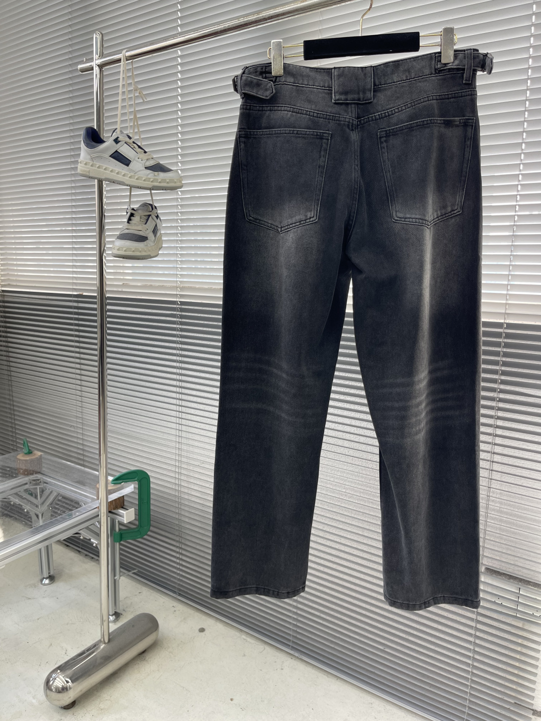 SLoro Piana 牛仔长裤 码数：M-3XL 休闲直筒裤 面料:天然有机棉织造而成的粗斜纹风格的丹