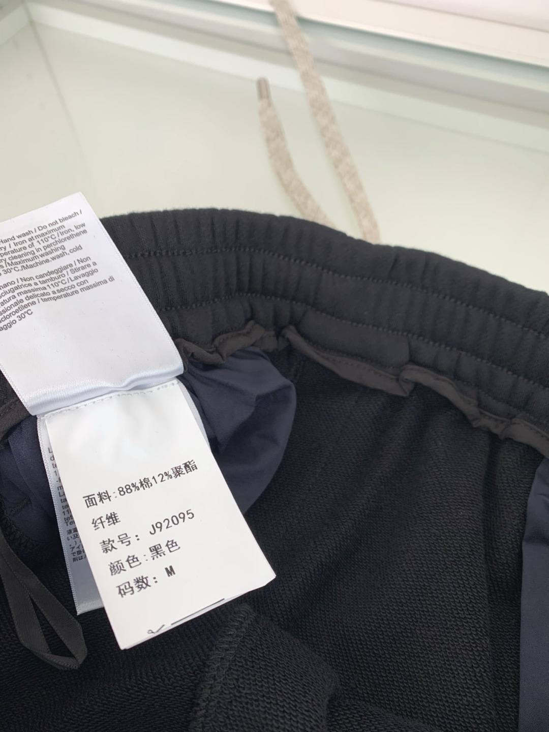 LOW2026春夏新款时尚直筒休闲裤 男士都市时尚休闲运动风格 上身更为大气百搭，不分年龄段的成衣，每都