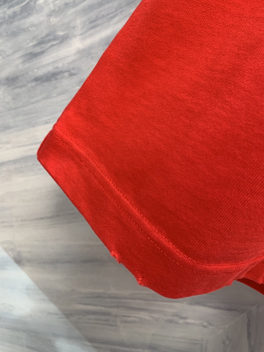 光织爱意衣载同心巴黎限定高克重棉质3D反光印花短袖臻品纪在时尚的星河中，真正动人的从非浮华堆砌，而是以匠