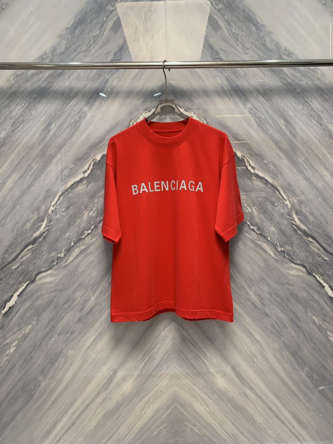 光织爱意衣载同心巴黎限定高克重棉质3D反光印花短袖臻品纪在时尚的星河中，真正动人的从非浮华堆砌，而是以匠