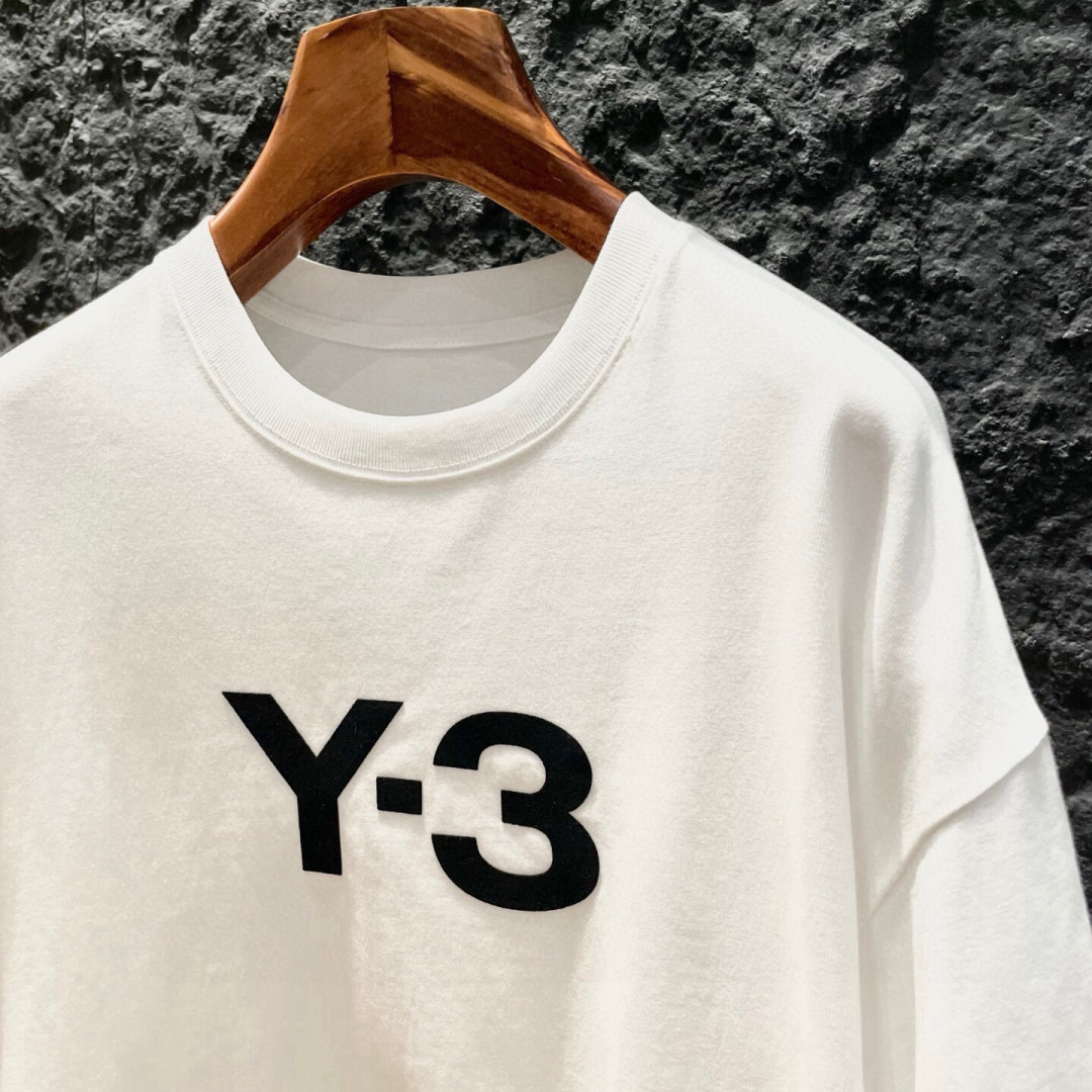 新款🌟Y-3，新款T恤，面料采用顶级原版精梳棉洗水面料，立体印花图案设计，时尚潮流，顶级的做工，高端品质