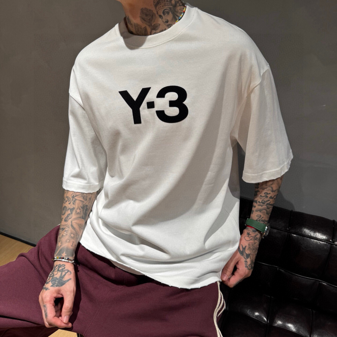 新款🌟Y-3，新款T恤，面料采用顶级原版精梳棉洗水面料，立体印花图案设计，时尚潮流，顶级的做工，高端品质