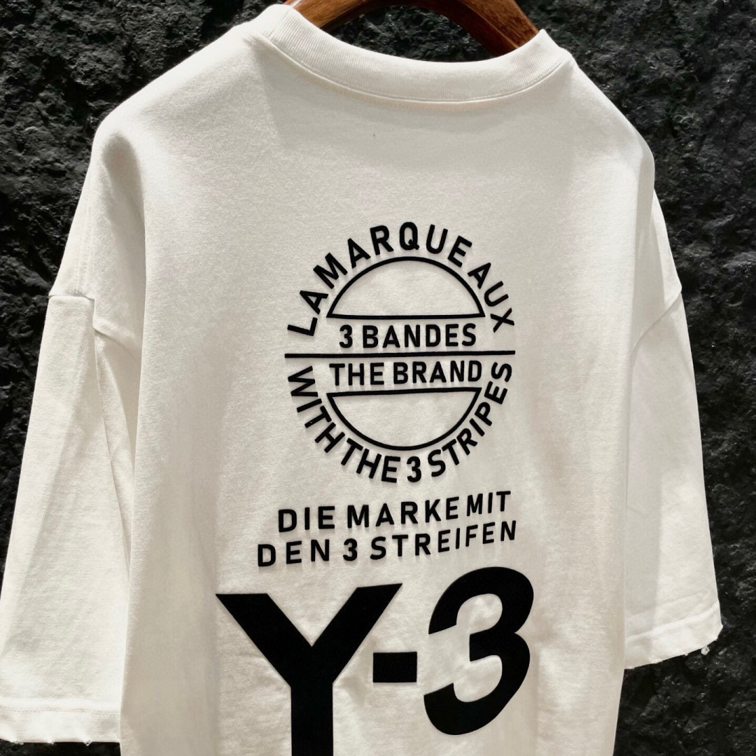 新款🌟Y-3，新款T恤，面料采用顶级原版精梳棉洗水面料，立体印花图案设计，时尚潮流，顶级的做工，高端品质