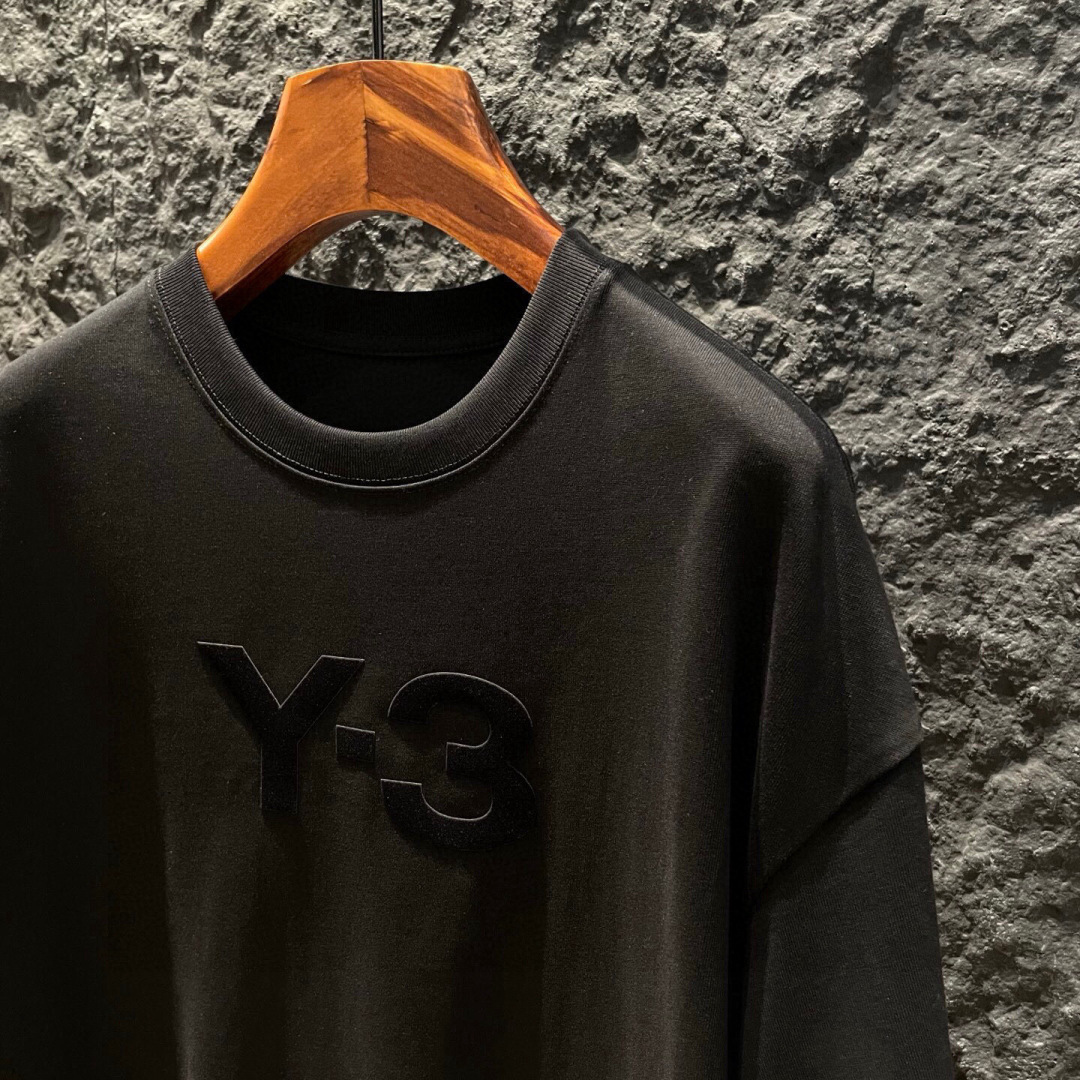 新款🌟Y-3，新款T恤，面料采用顶级原版精梳棉洗水面料，立体印花图案设计，时尚潮流，顶级的做工，高端品质