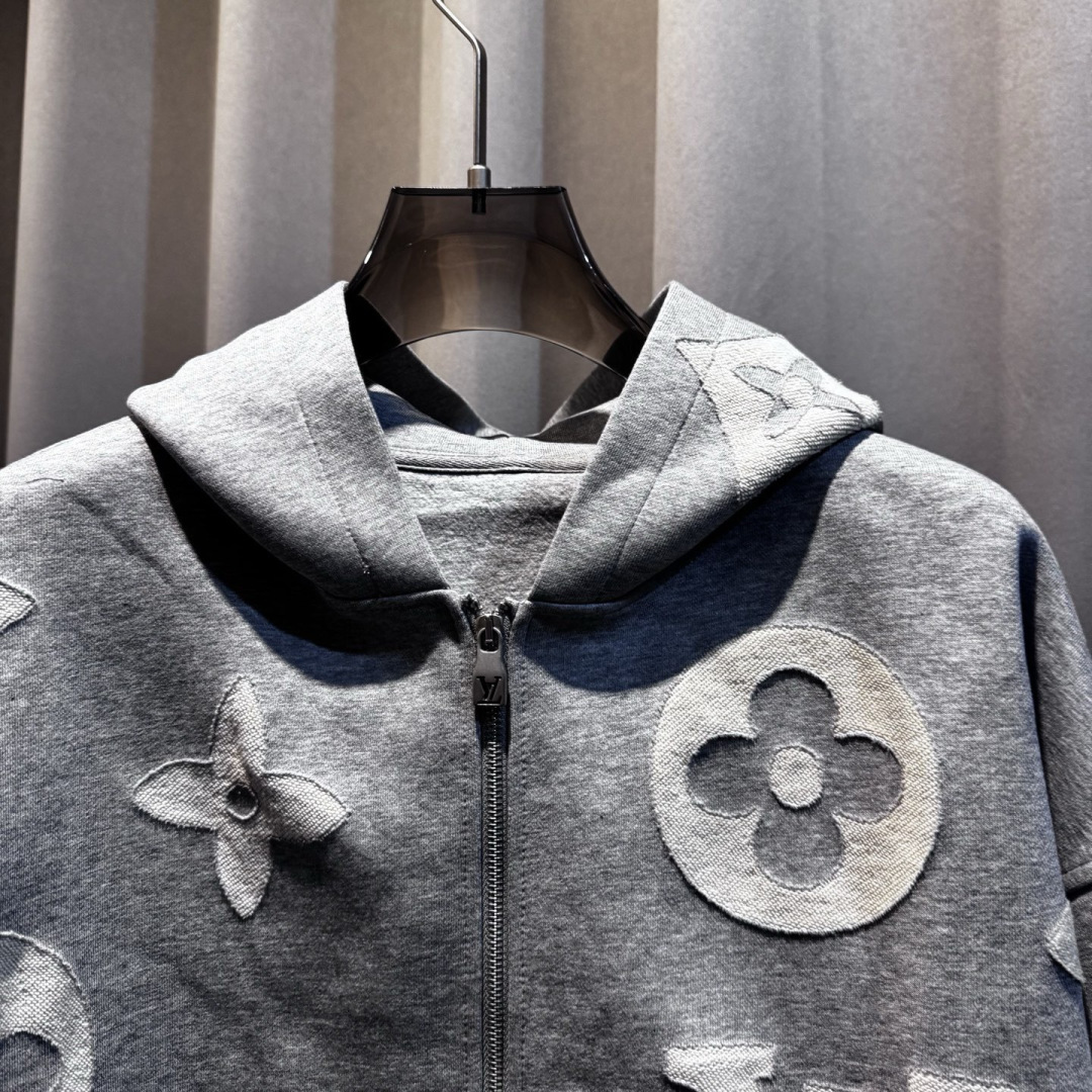 新款🆕驴牌，新款满版logo连帽拉链外套，秋季新款，上身效果帅气十足，男女同款，潮人必备。码数：S-XL