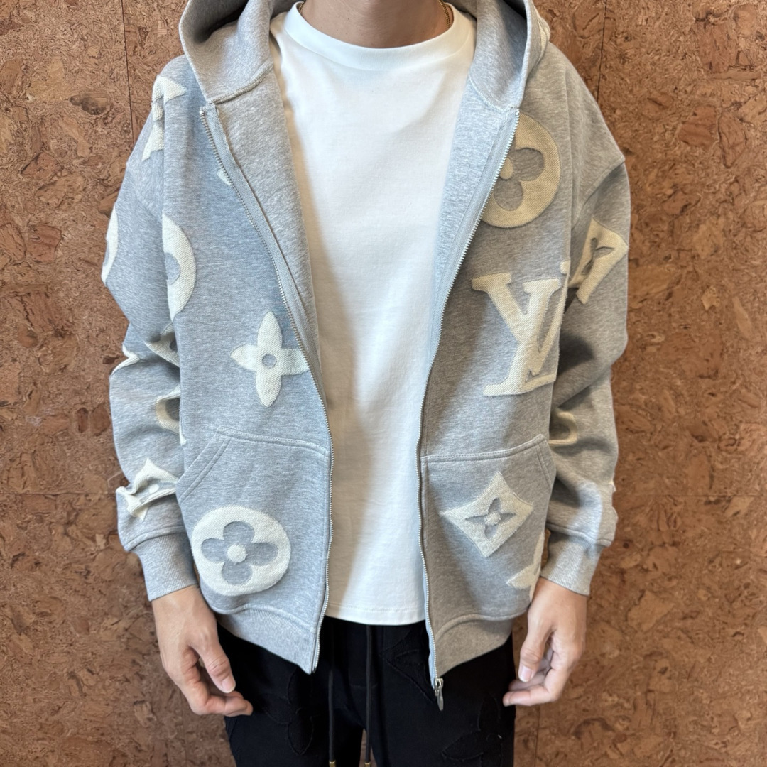 新款🆕驴牌，新款满版logo连帽拉链外套，秋季新款，上身效果帅气十足，男女同款，潮人必备。码数：S-XL
