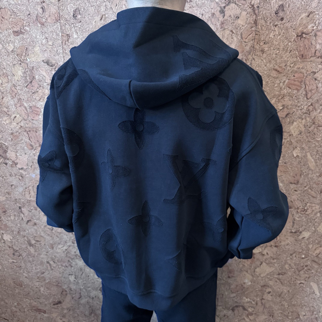 新款🆕驴牌，新款满版logo连帽拉链外套，秋季新款，上身效果帅气十足，男女同款，潮人必备。码数：S-XL