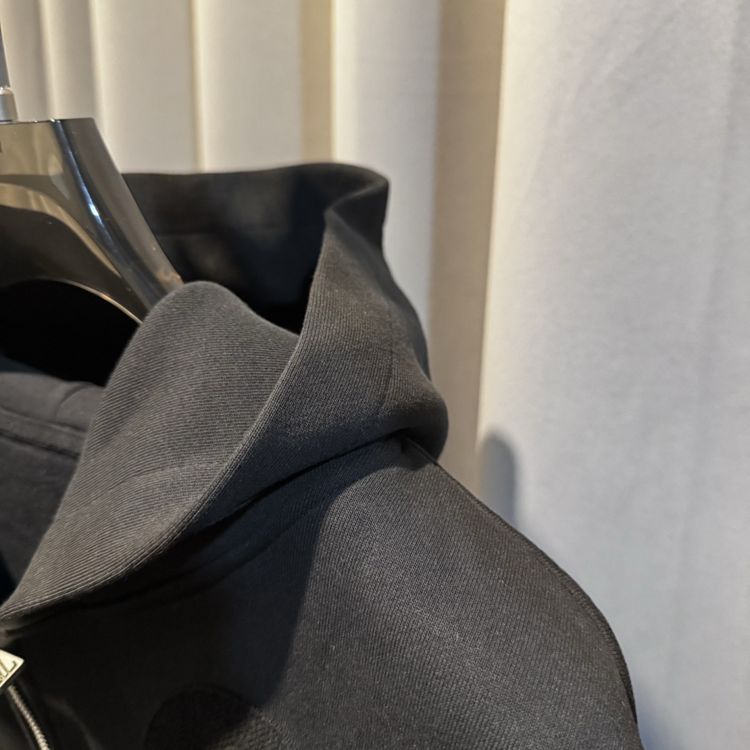 新款🆕驴牌，新款满版logo连帽拉链外套，秋季新款，上身效果帅气十足，男女同款，潮人必备。码数：S-XL