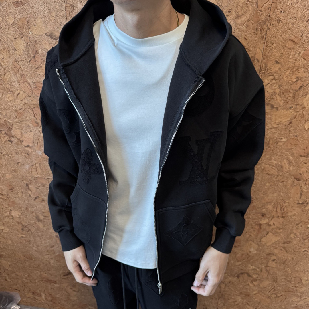 新款🆕驴牌，新款满版logo连帽拉链外套，秋季新款，上身效果帅气十足，男女同款，潮人必备。码数：S-XL