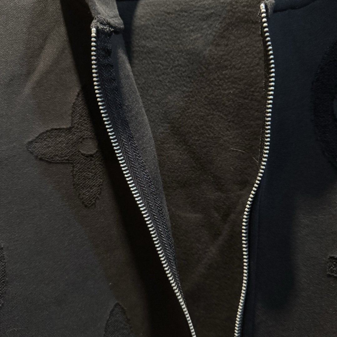 新款🆕驴牌，新款满版logo连帽拉链外套，秋季新款，上身效果帅气十足，男女同款，潮人必备。码数：S-XL