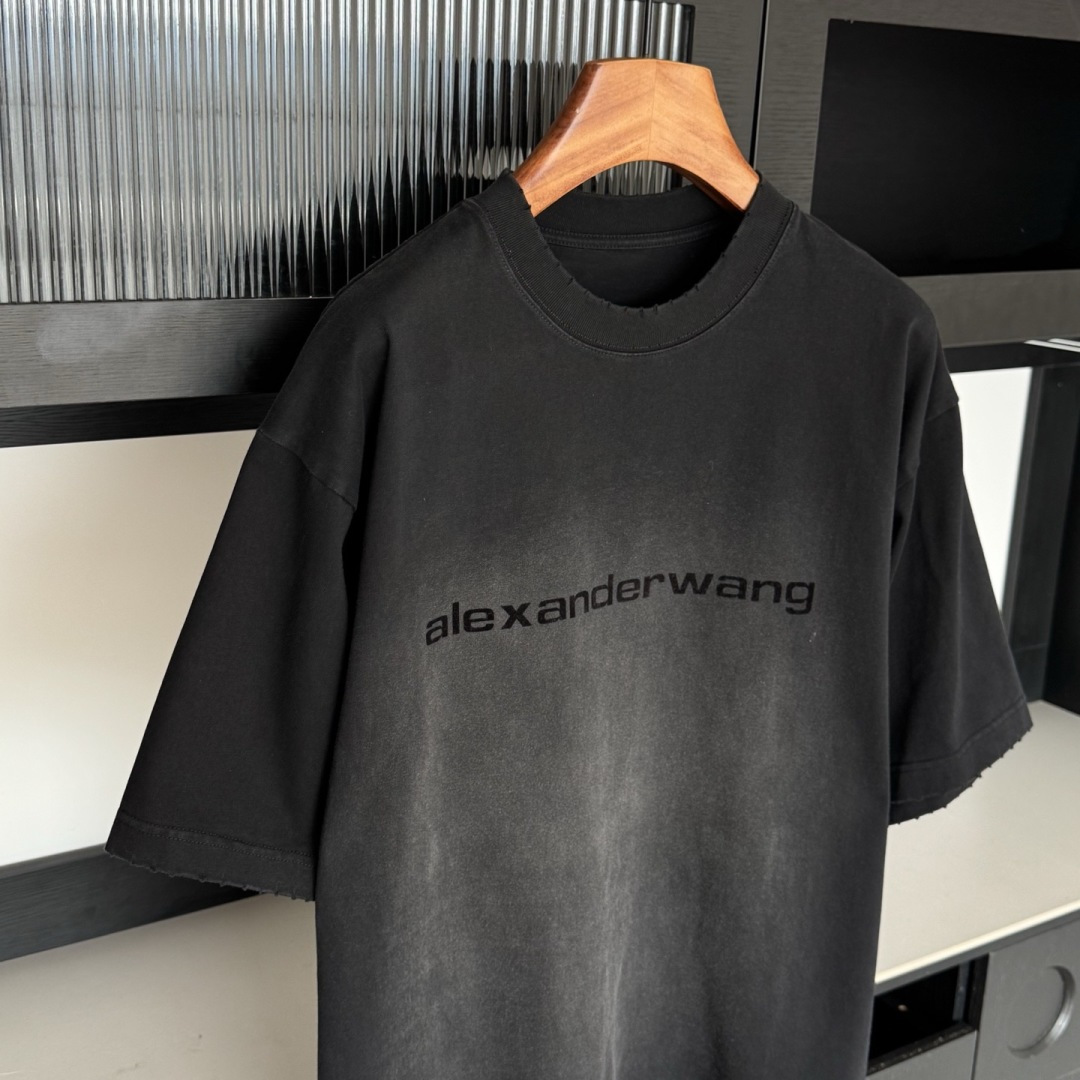 Alexander🌟2026年新款春季短袖🆕采用纯棉面料，手感细腻，超级时尚洋气！码数：XS S M L