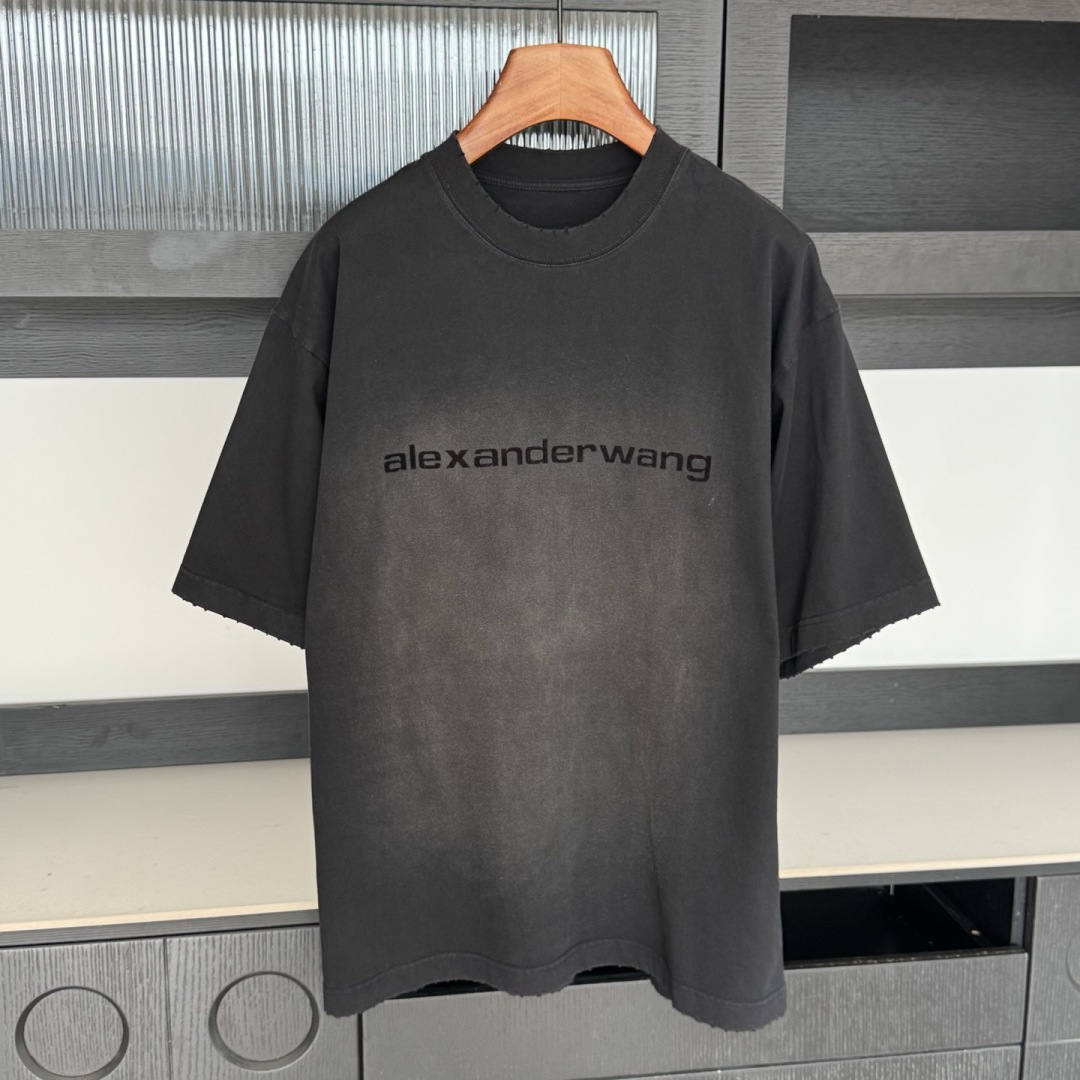 Alexander🌟2026年新款春季短袖🆕采用纯棉面料，手感细腻，超级时尚洋气！码数：XS S M L