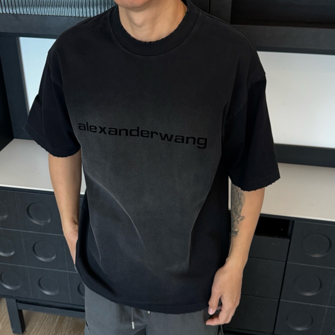 Alexander🌟2026年新款春季短袖🆕采用纯棉面料，手感细腻，超级时尚洋气！码数：XS S M L