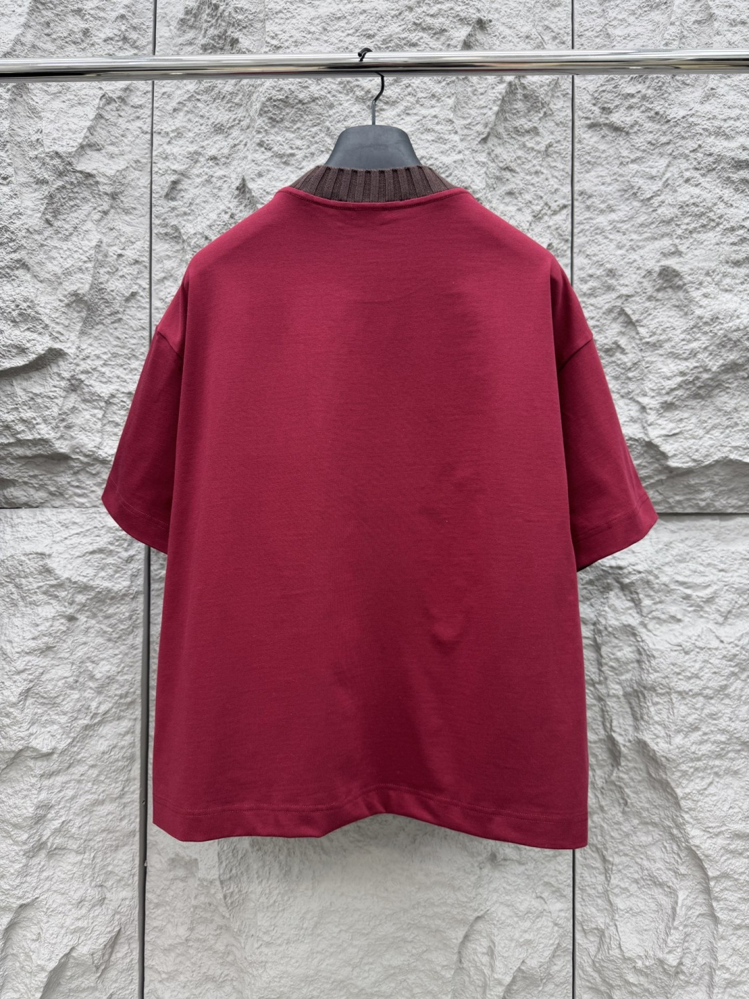 马吉拉🔥🔥夏季新款拼接短袖，定制原版顶级棉面料，前面logo植绒设计点缀，领口针织材质，别具一格，设计超