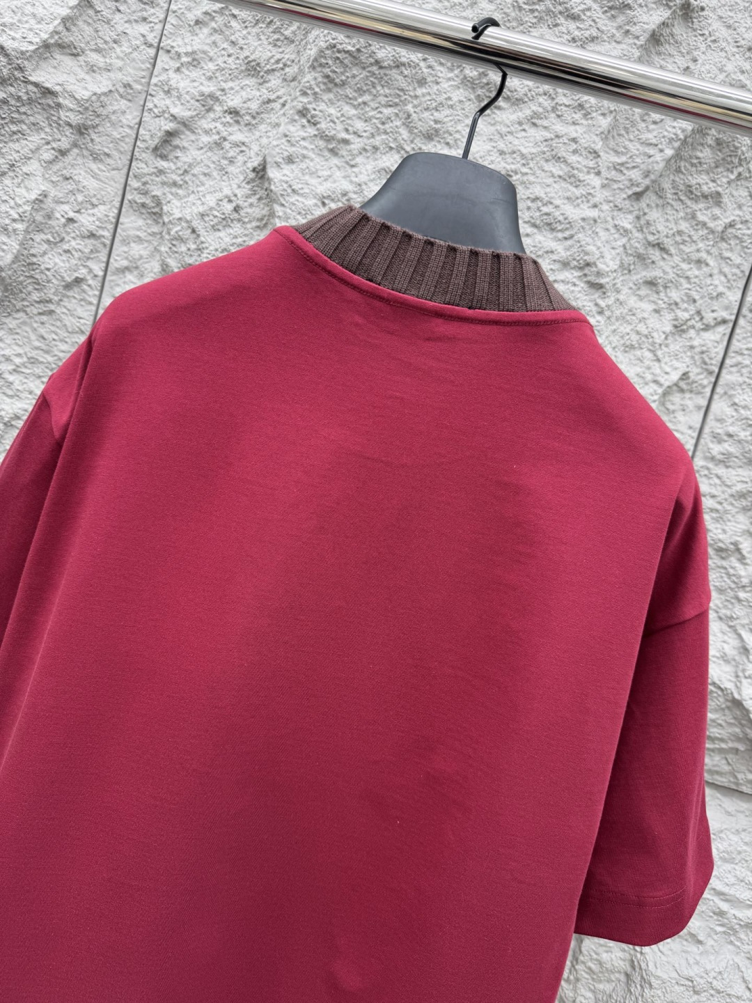 马吉拉🔥🔥夏季新款拼接短袖，定制原版顶级棉面料，前面logo植绒设计点缀，领口针织材质，别具一格，设计超