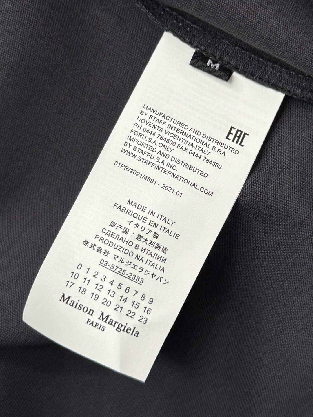 马吉拉🔥🔥夏季新款拼接短袖，定制原版顶级棉面料，前面logo植绒设计点缀，领口针织材质，别具一格，设计超