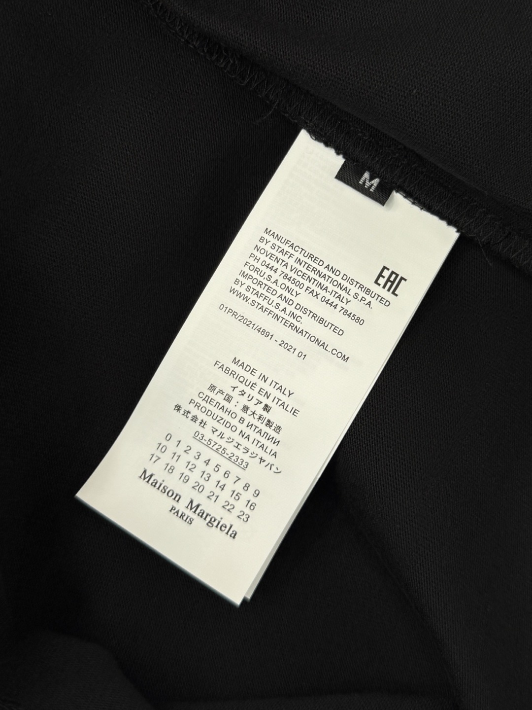 马吉拉🔥🔥夏季新款拼接短袖，定制原版顶级棉面料，前面logo植绒设计点缀，领口针织材质，别具一格，设计超