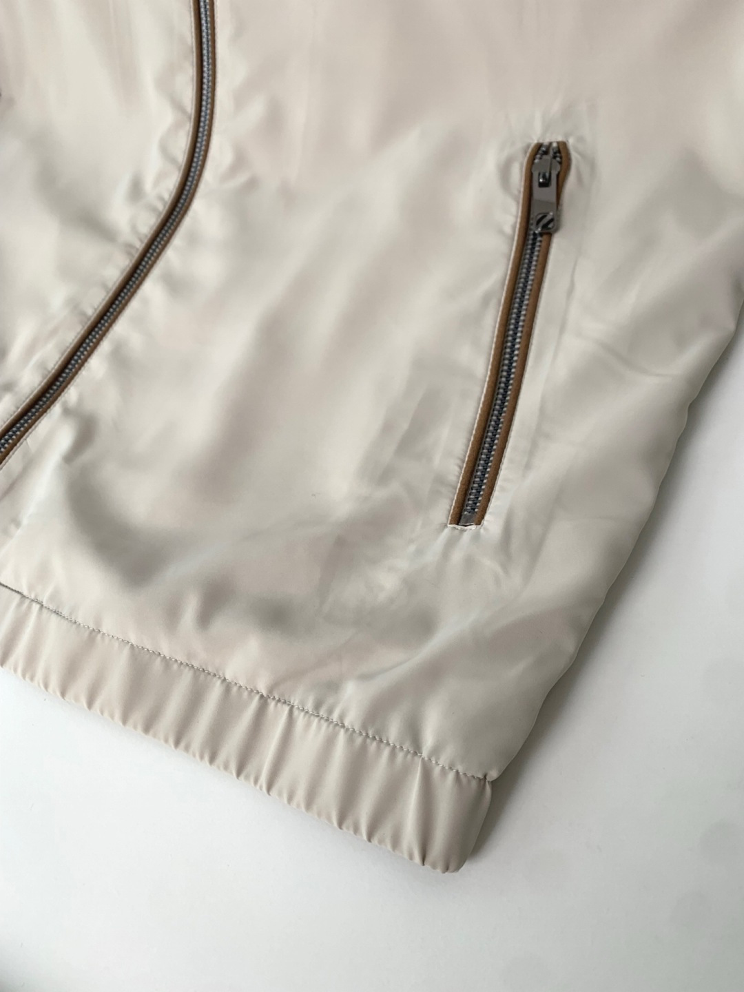 ZZ2026春夏新品 老钱新贵推荐！ 商务休闲隐藏式连帽立领夹克外套，可连帽可立领 门襟拉链撞色设计 合