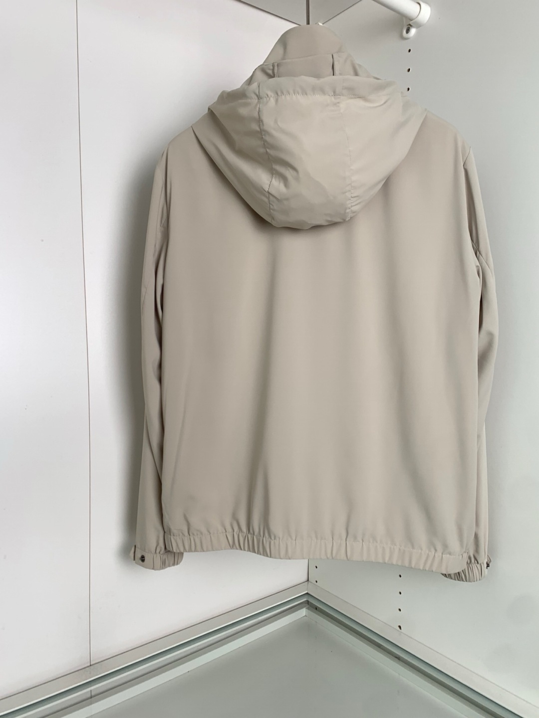 ZZ2026春夏新品 老钱新贵推荐！ 商务休闲隐藏式连帽立领夹克外套，可连帽可立领 门襟拉链撞色设计 合