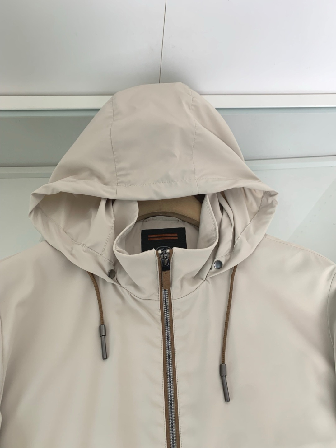 ZZ2026春夏新品 老钱新贵推荐！ 商务休闲隐藏式连帽立领夹克外套，可连帽可立领 门襟拉链撞色设计 合